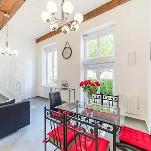 https://le-fleury-charmant-2-chambres-oullins.hotels-rhonealpes.com