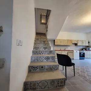 https://la-grange-du-luberon.fr-provencehotel.com